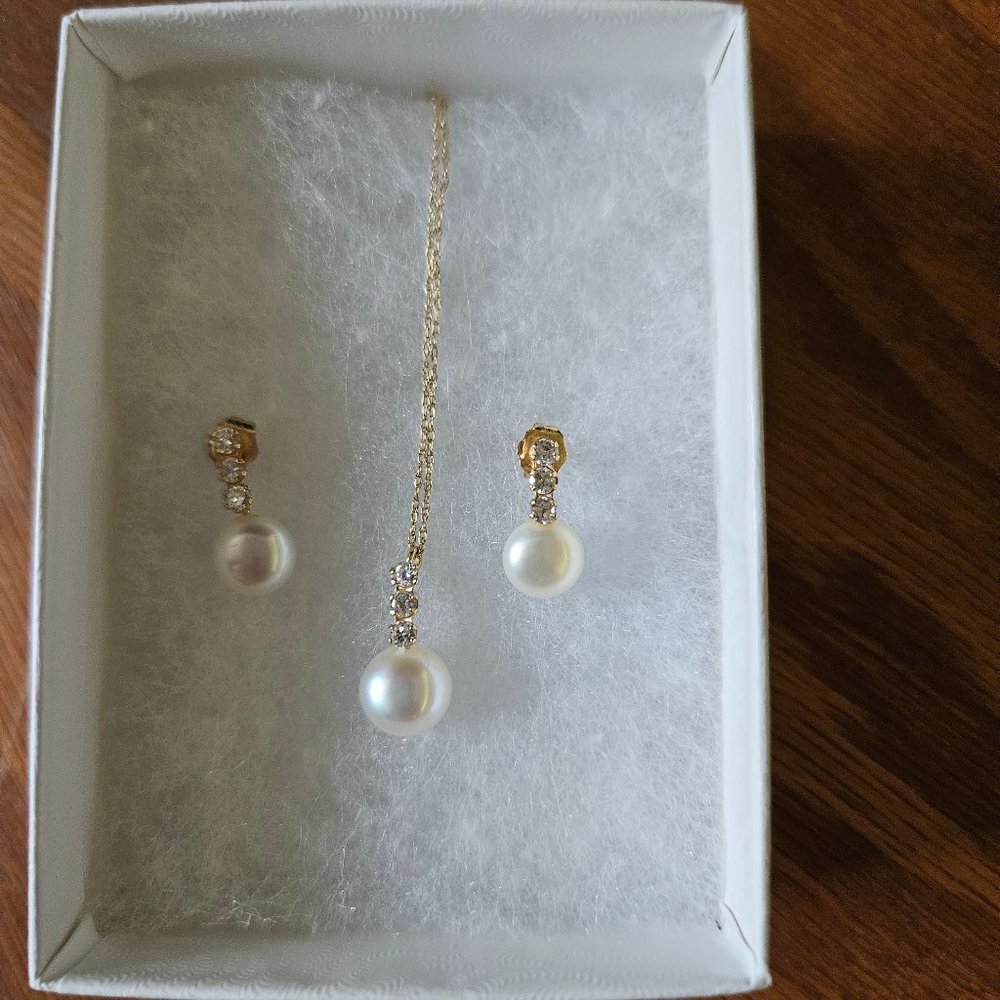 Gold Pearl Necklace & Earring Set